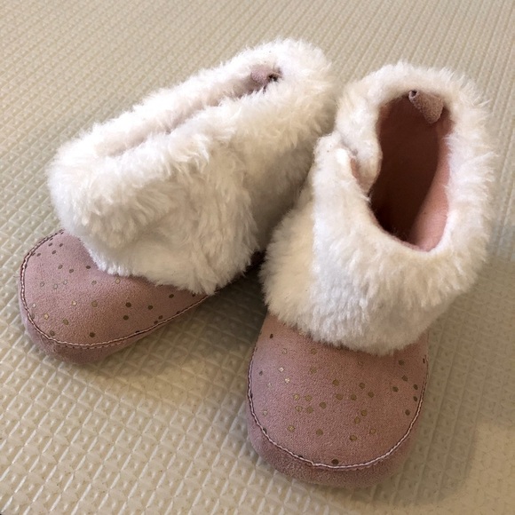 🎉3 For 15$🎉 Pink And White Fluffy Fur Boots Size 9-12 Months - Picture 2 of 5